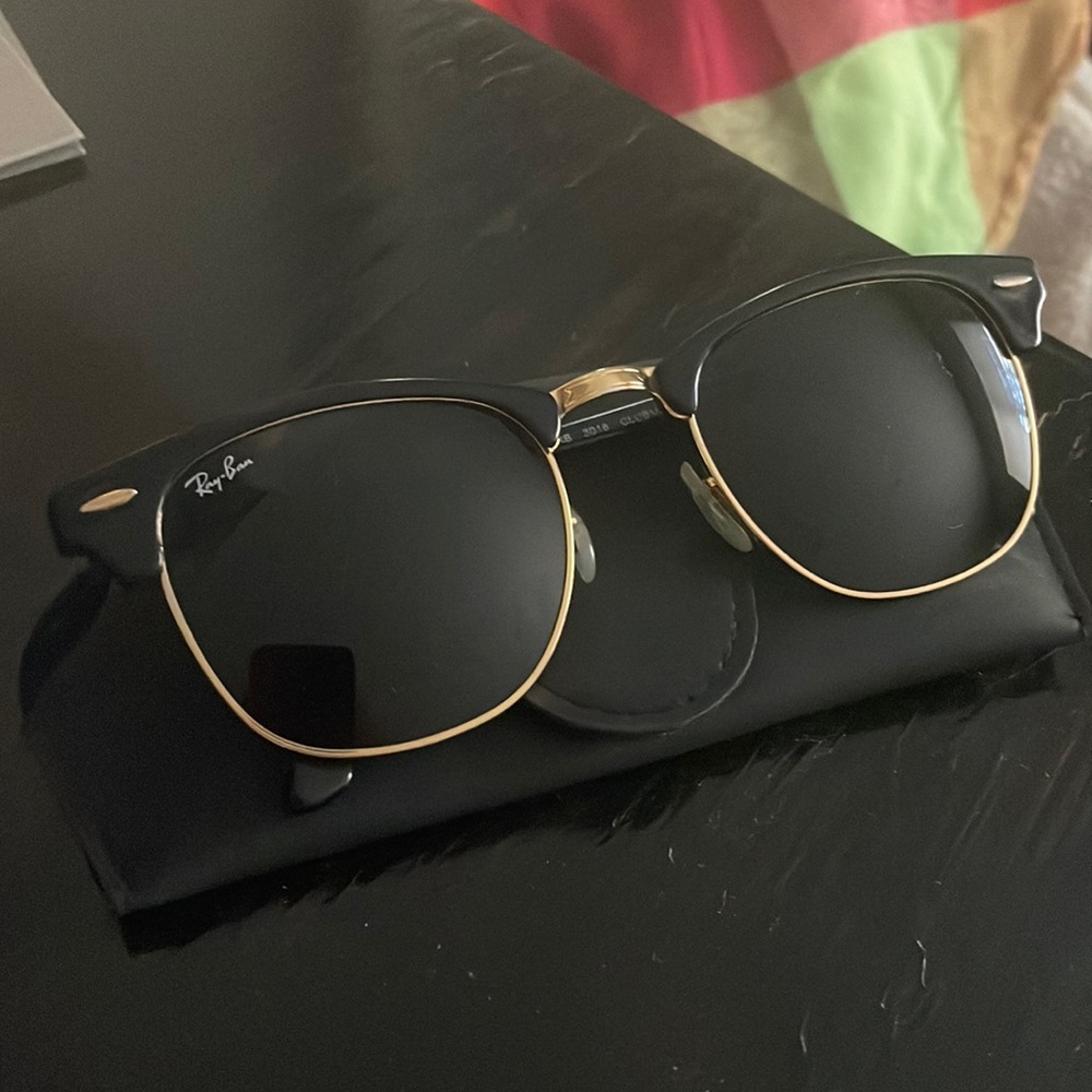 Like new Ray-ban sunglasses